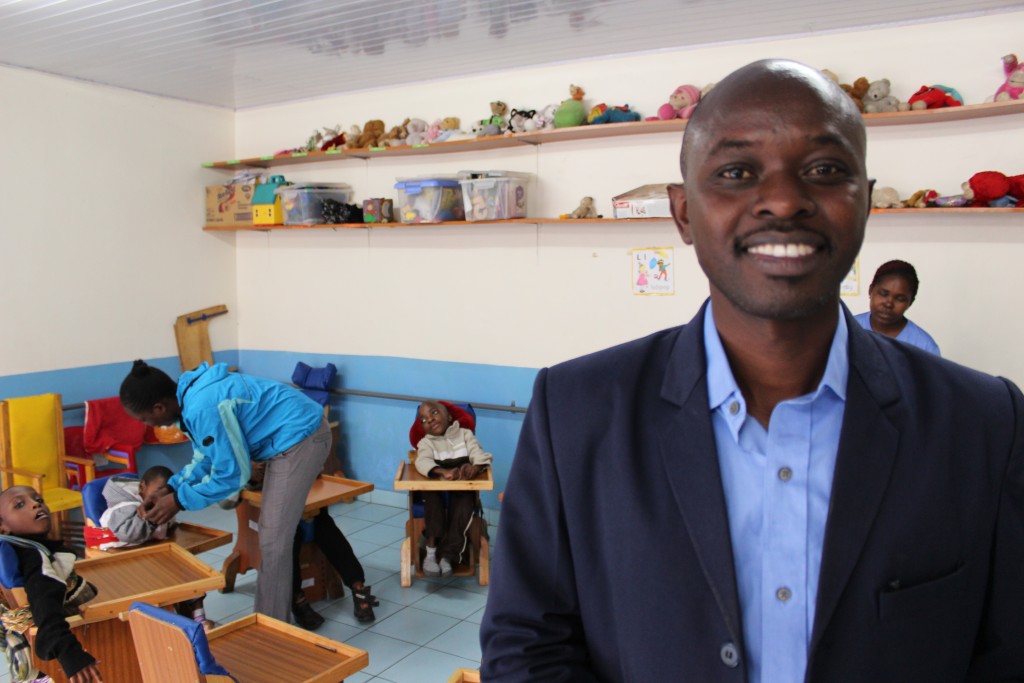 Koordinátor projektu Songa mbele na Masomo (Posuňme sa dopredu cez vzdelávanie) Benson Kiharu je optimista. 