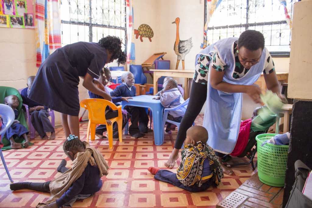 Komunita Koinonia založila a spravuje aj rehabilitačné centrum – Paulov Dom. Tento projekt pre deti s postihnutím sa nachádza v slume Kibera, kde je vysoké riziko vypuknutia povolebných nepokojov. Väčšina obyvateľov Kibery podporuje politickú opozíciu. 