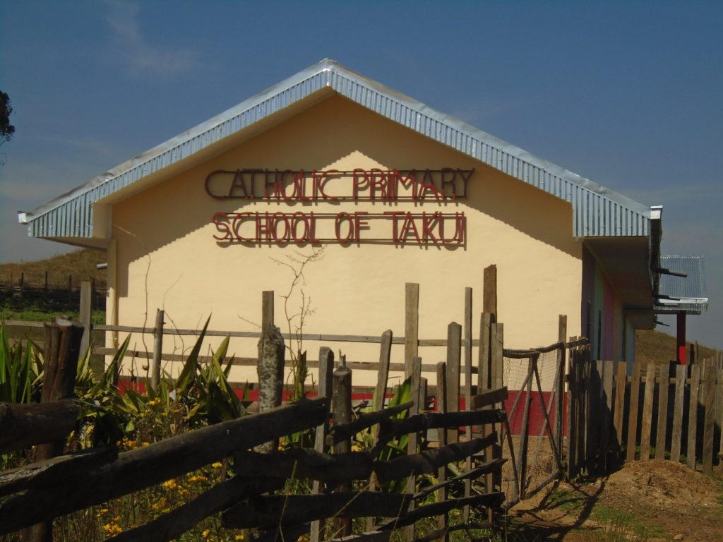Vynovená budova Základnej školy v Takui 